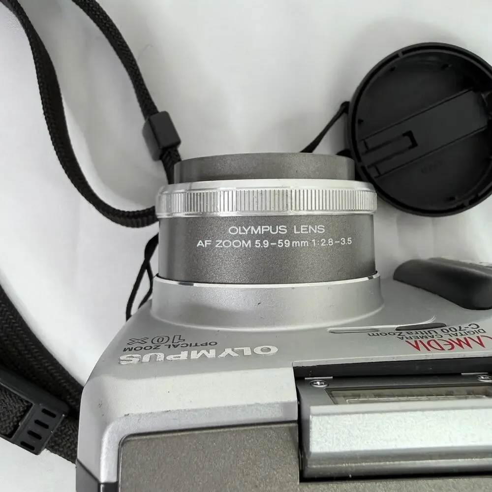 Olympus Camedia Digital Camera C-700 Ultra Zoom 10X optical Zoom photography